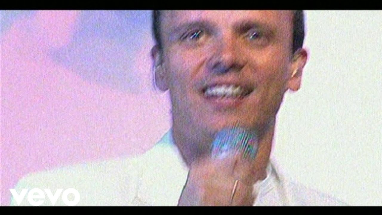 Gigi D'Alessio Live Performance: Como Suena El Corazon 🎶