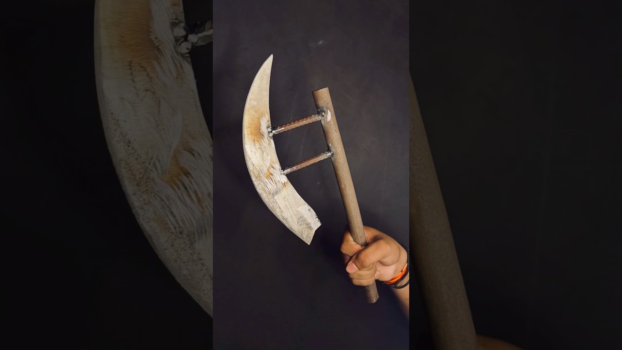 How to Craft a Durable Curved Axe for Survival 🪓