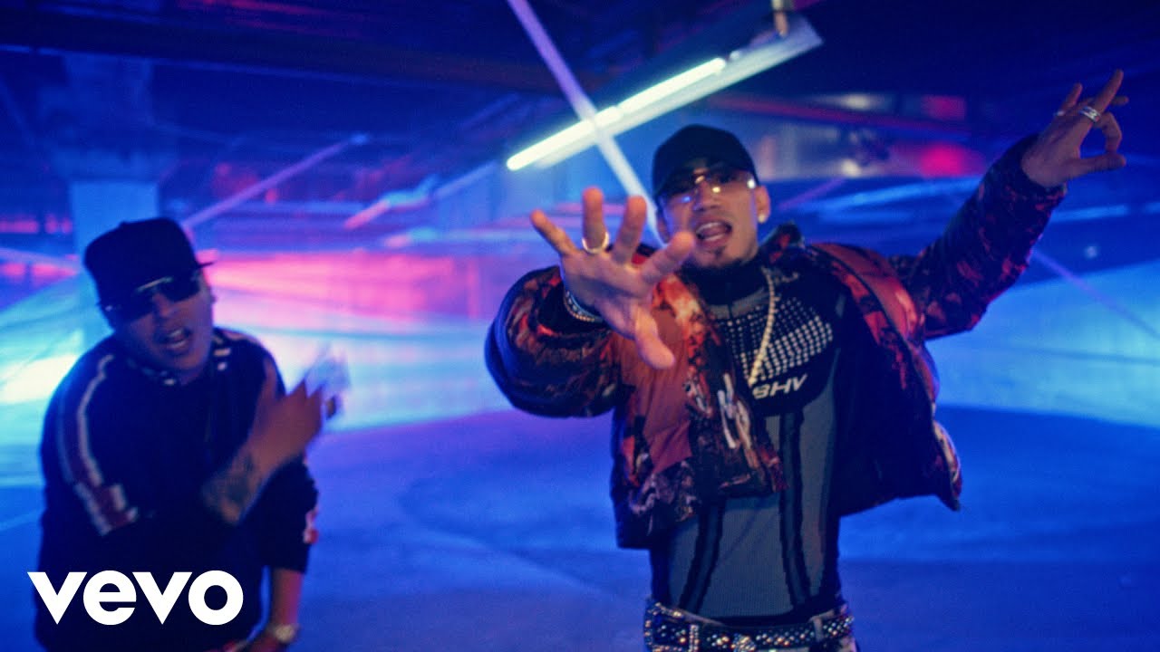 Darell, Omar Courtz - Me Dice Daddy (Official Video)