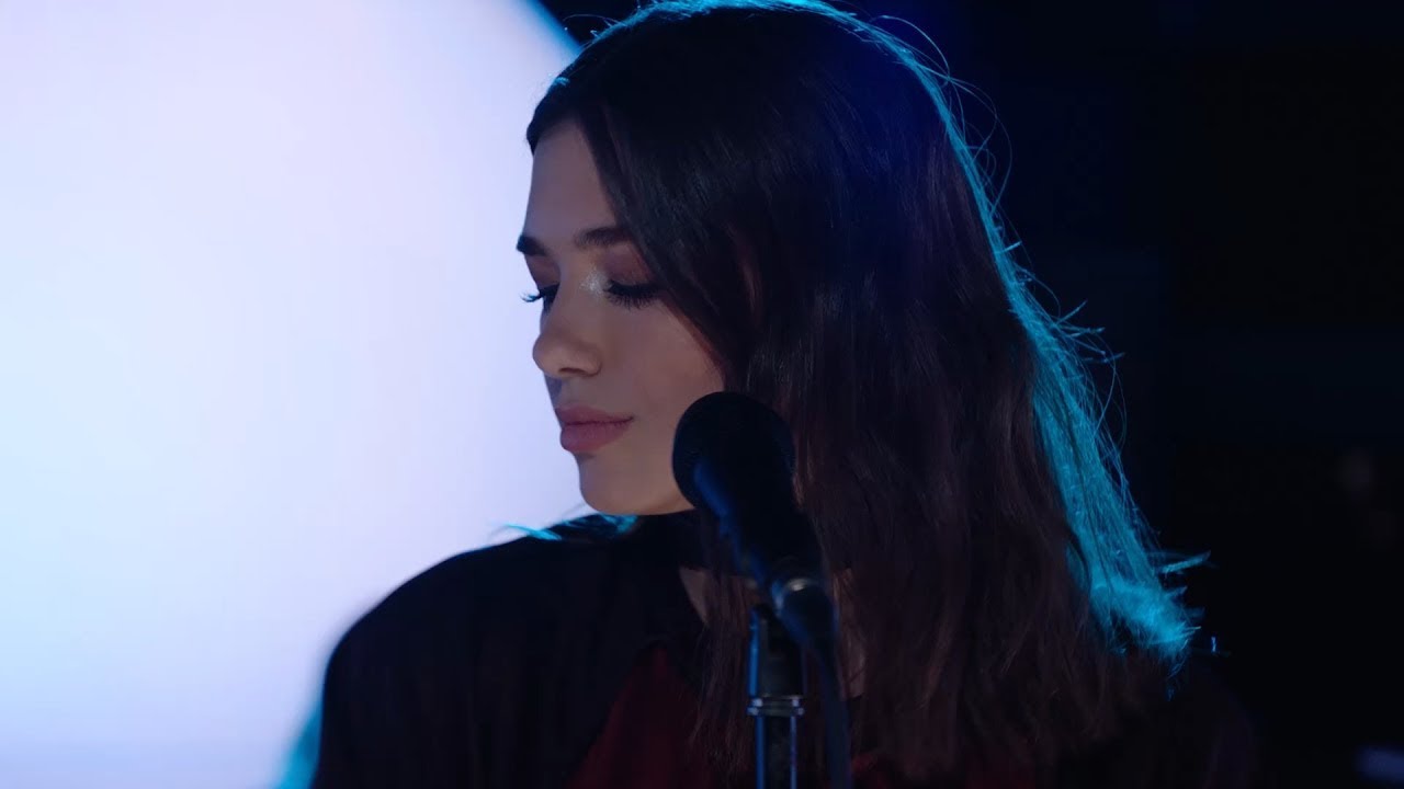 Dua Lipa Performs 'Be The One' at BRITs 2017 🎶