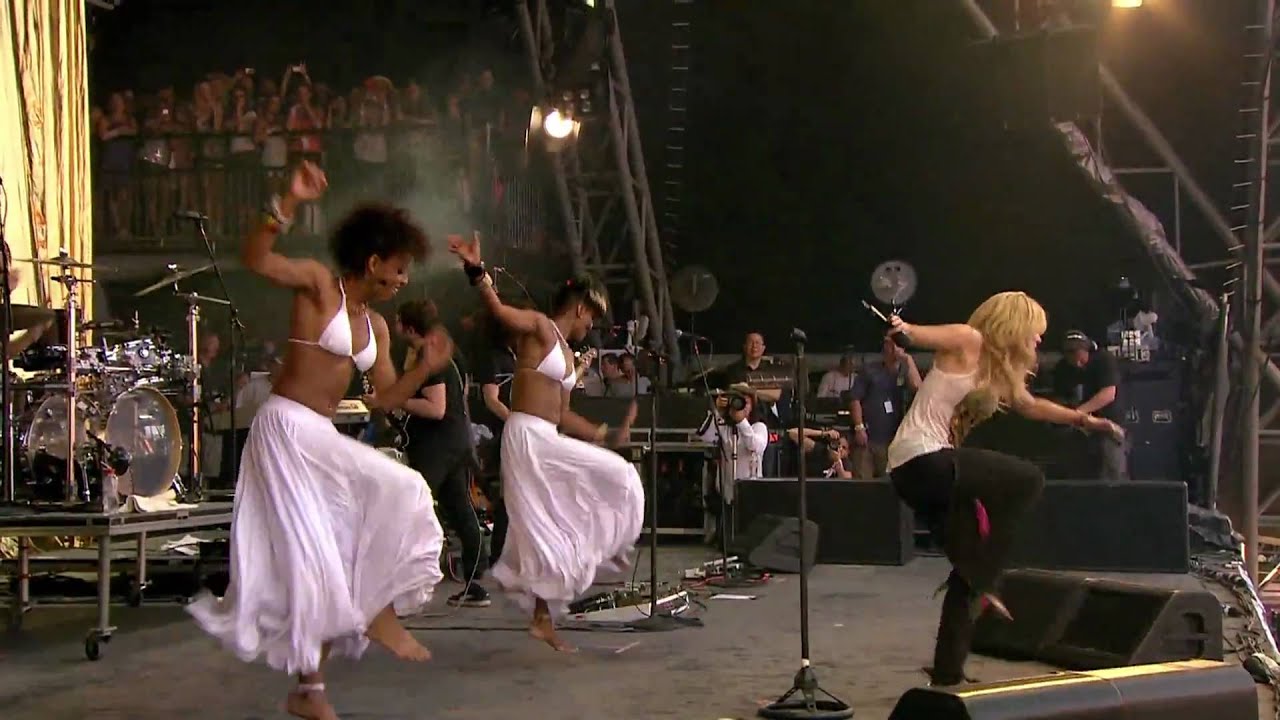 Shakira's Electrifying Live Performance of 'Waka Waka' at Glastonbury 2010 🌟