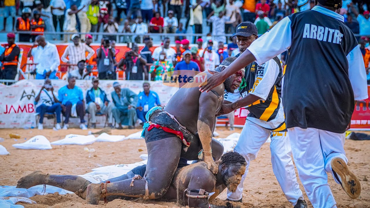 Bantamba : Duel Épique entre Franc et Eumeu SENE - Analyse par Modou Mbaye | 05 Août 2025