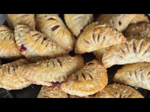 Cranberry Wine Hand Pies for Thanksgiving 🍒