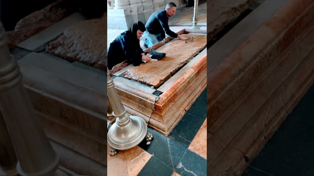 Discover the Holy Sepulchre: Jerusalem's Sacred Tomb ✝️