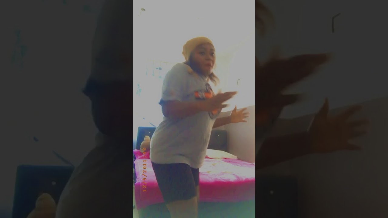 Ghanaian Girl Performs 'John Vuli Gate' Dance in South Africa