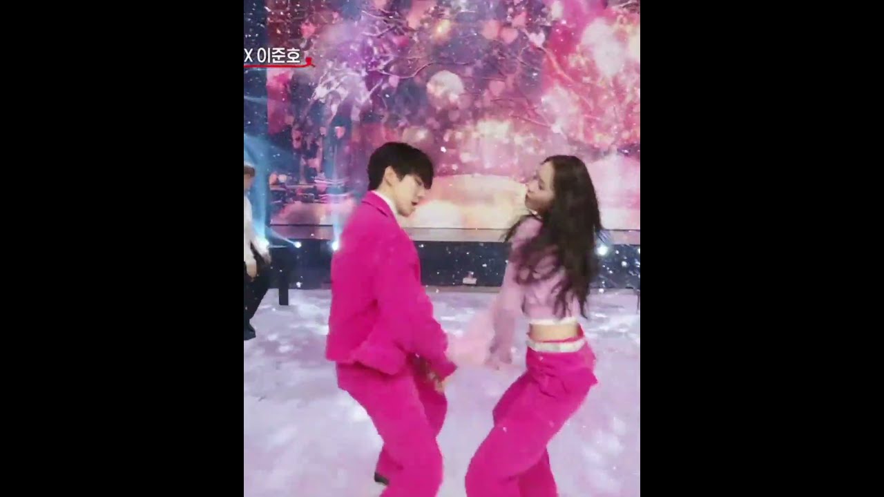 킹더랜드의 미친 비주얼! 준호와 윤아의 환상 케미 💫