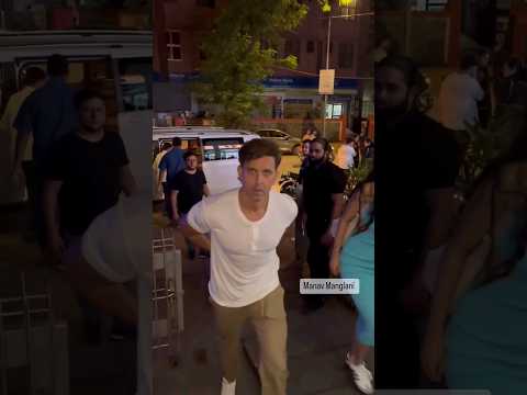 Hrithik Roshan Spotted with Saba Azad & His kids Hridaan and Hrehaan at Hakkasan Bandra | #shorts