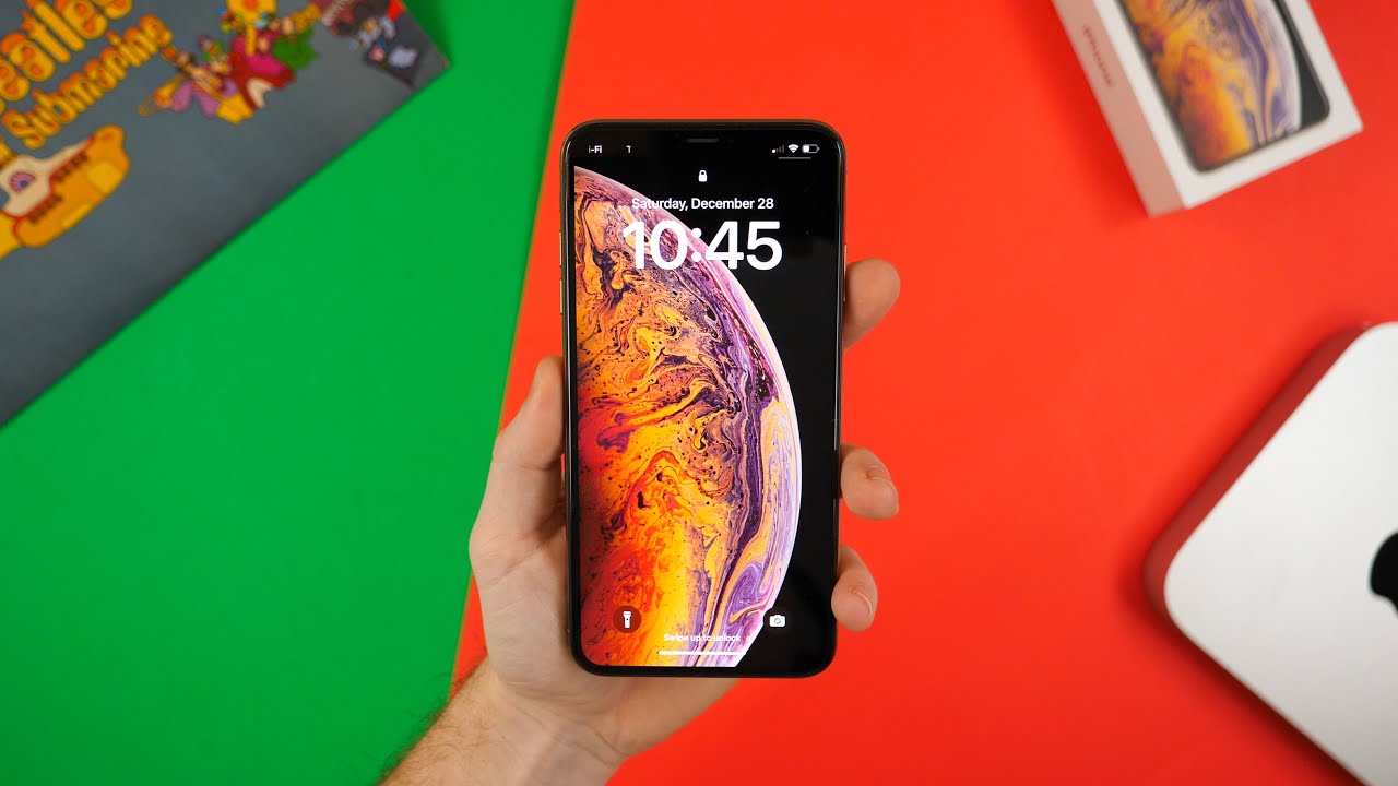 Using an iPhone XS in 2025 📱