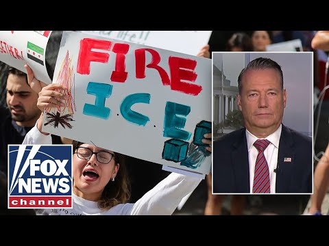 BREAKING: Anti-ICE protesters gather at facility near Chicago