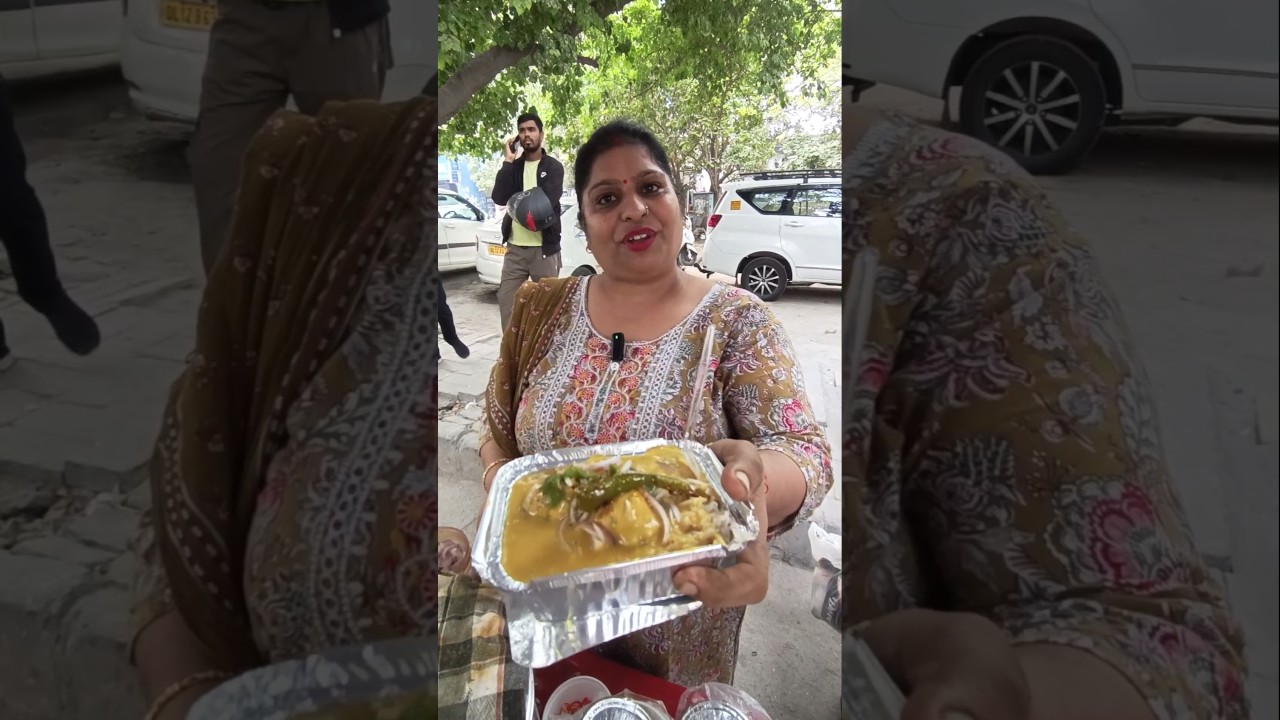 दिल्ली का स्पेशल कड़ी चावल 🍚 - देखें वायरल वीडियो!