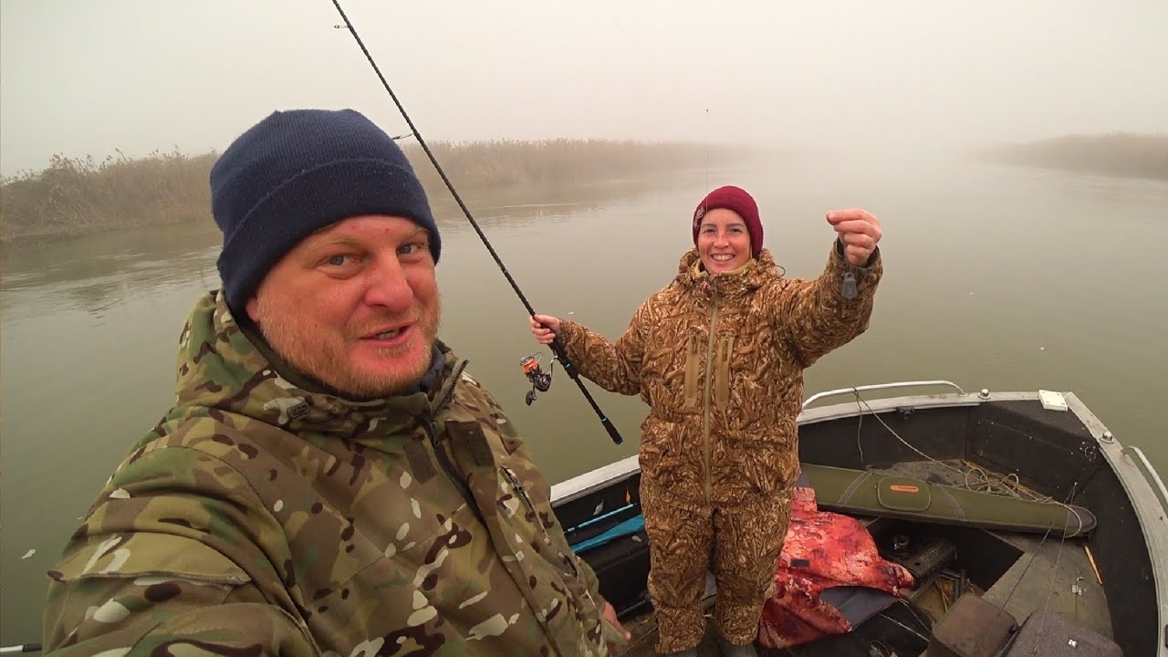 ЗАПРЕТНАЯ РЫБА КЛЮЁТ! Рыбалка на сазана в тумане 🎣