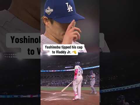 Yoshinobu Yamamoto showed respect to Vladdy Jr. in the 11th inning of the World Series 🤝