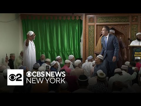 Andrew Cuomo heckled while speaking to Muslim voters at NYC mosque
