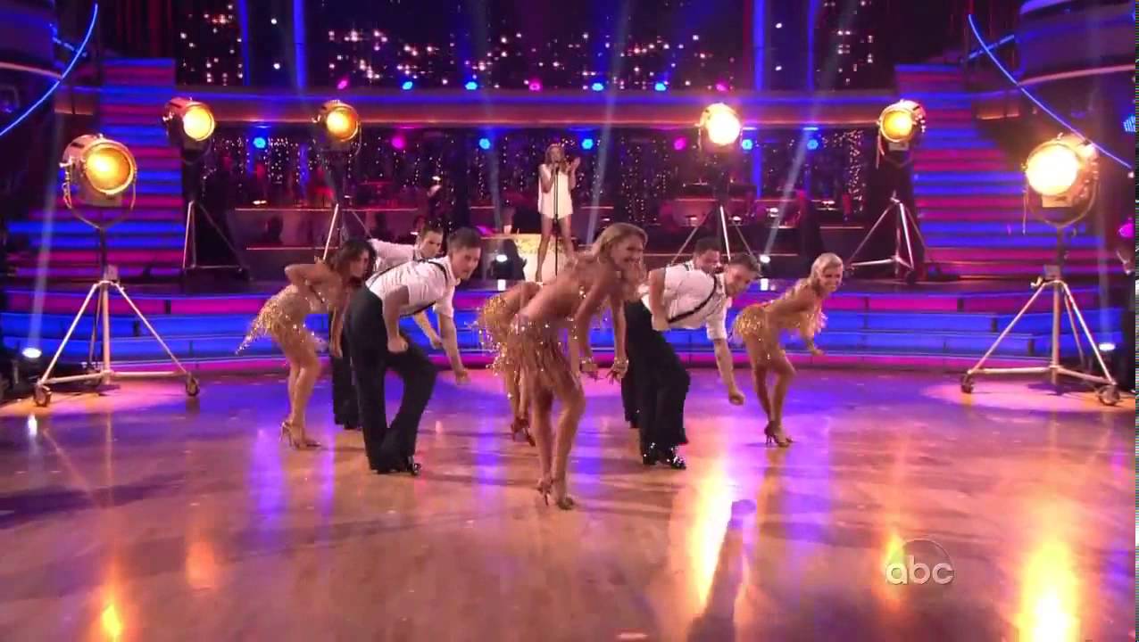 Kylie Minogue Performs 'The Loco-Motion' Live on Dancing With The Stars 🎶