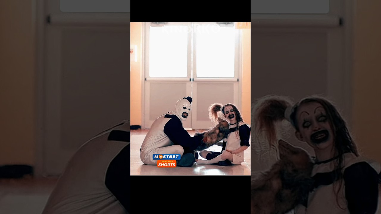 Клоун Арти и его подружка следят за школьником 🎥