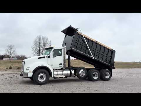 26017-2025 KENWORTH T880 TRI-AXLE DUMP TRUCK