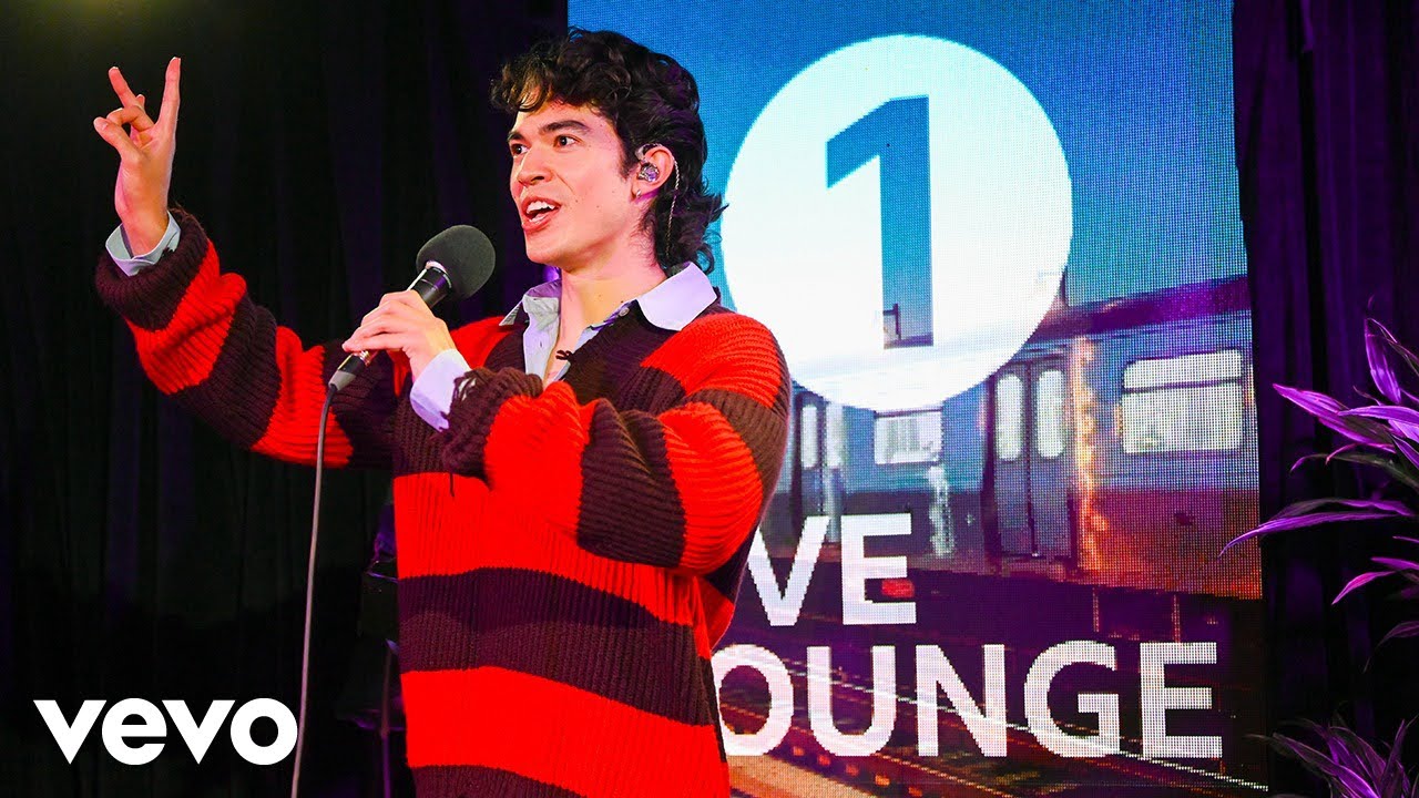 Conan Gray Performs 'The Subway' Cover 🎤