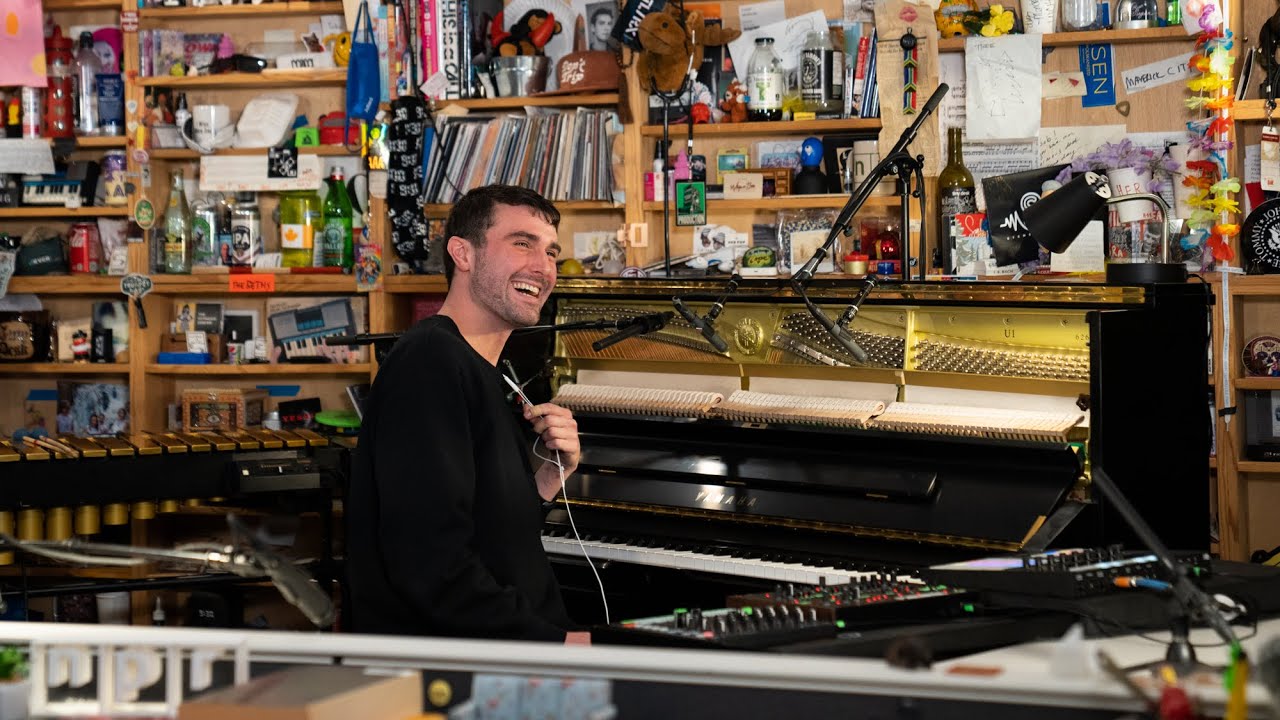 Fred again.. Performs Intimate Tiny Desk Concert 🎶