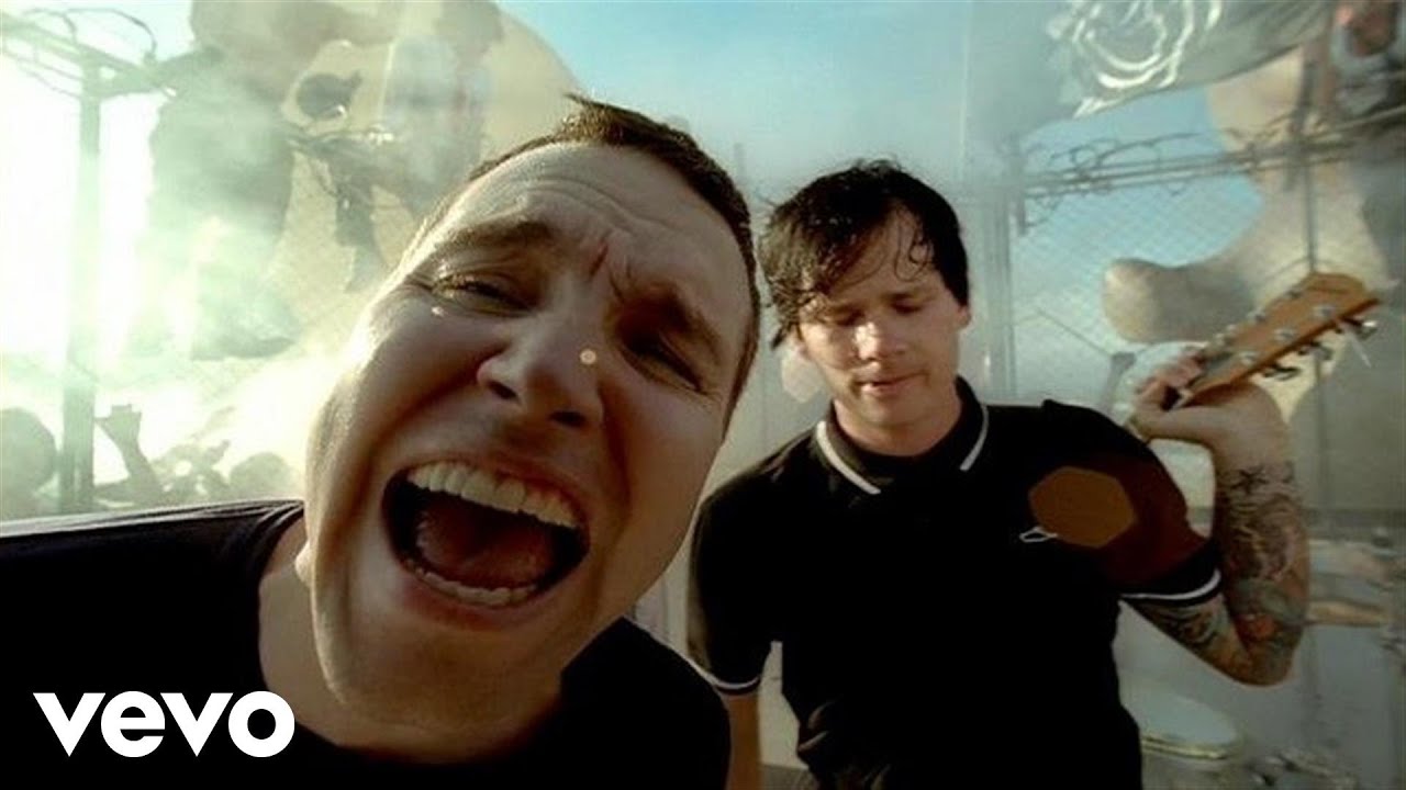 Blink-182 - Feeling This (Official Video) 🎸