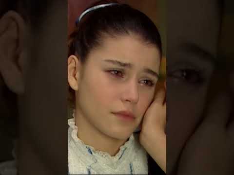 Él también te ama, ¿por qué lloras? ❤️ - Tiempos Pasados | Hatirla Sevgili #shorts