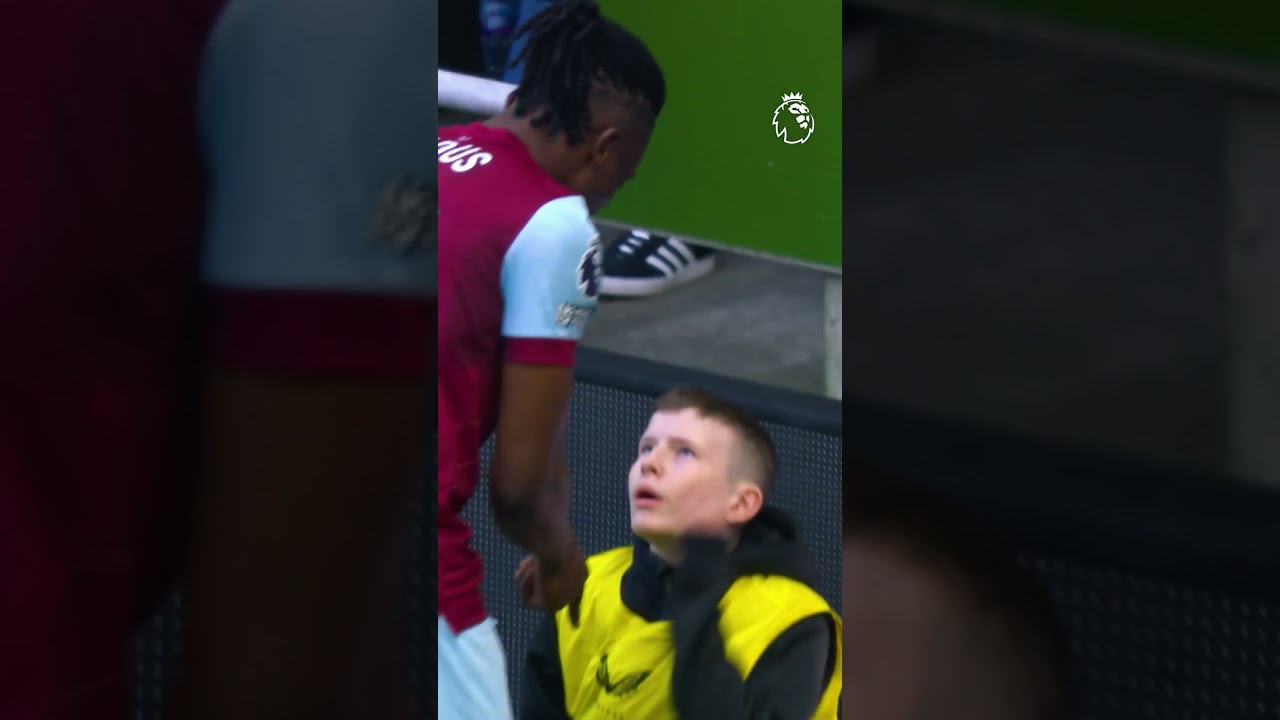 Funny Moment: Ball Assistant Refuses to Give Up Seat During Kudus' Celebration 🤣