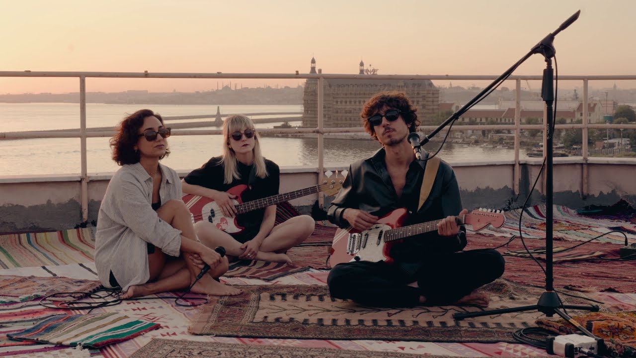 Kazy Lambist Performs 'Dünya' Live in Istanbul 🎶 | Featuring Sedef Sebüktekin & Jowee Omicil