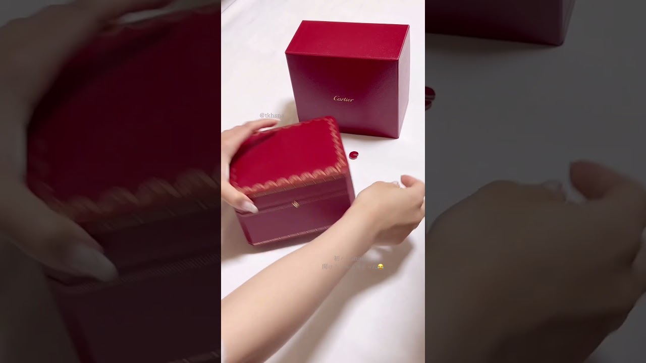 自分へのご褒美にカルティエのアイテムを購入