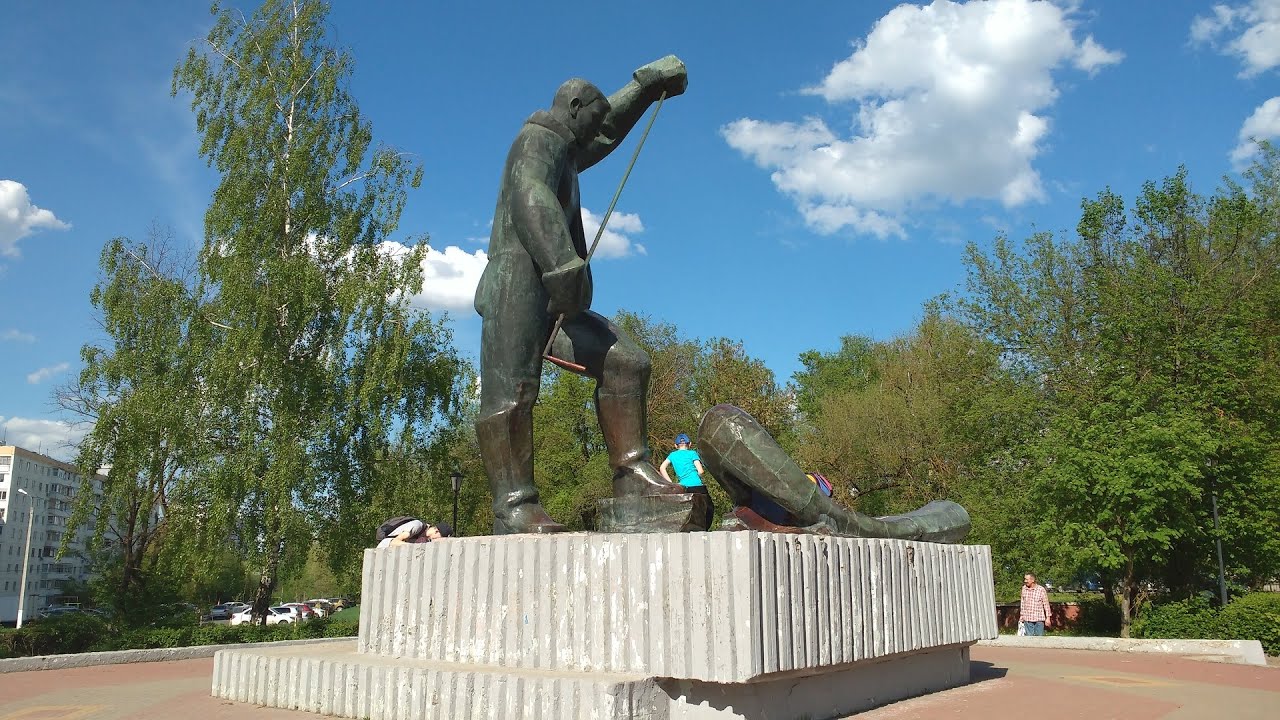 1144, Обзор Орла: Северный рынок, памятник металлургам и важные адреса 🏙️