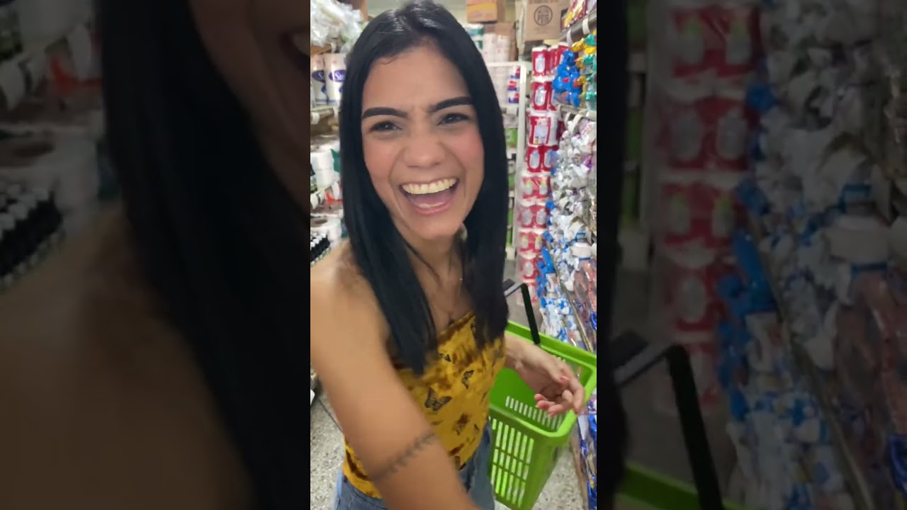 Mi novia tukki haciendo mercado