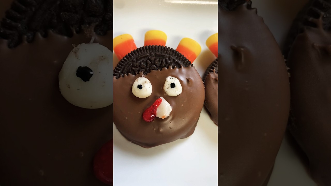 Delicious Oreo Turkey π¦ for a Sweet Thanksgiving Treat!