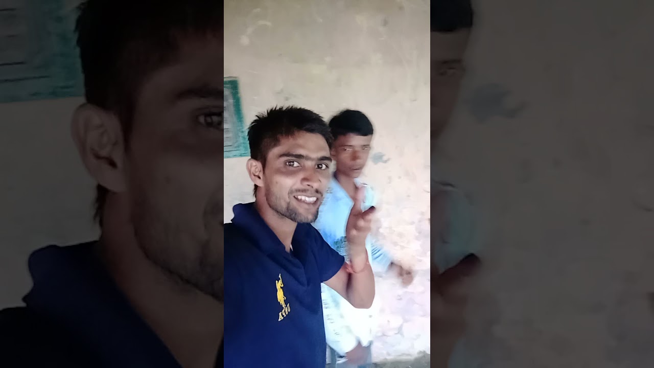 Ghonghate Mein Chand Hai, Phir Bhi Faila Ujala π