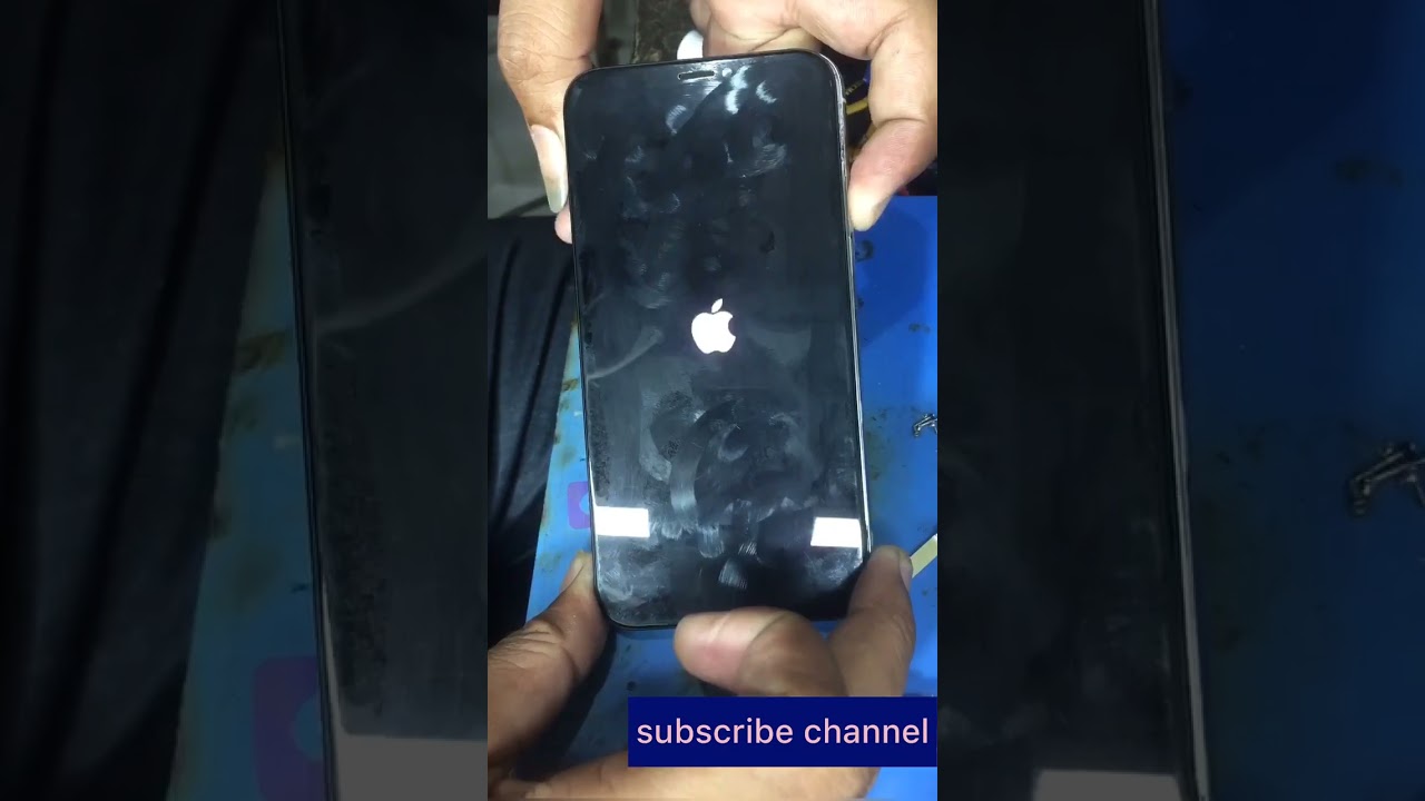 iPhone XS Apple Logo Flickering Issue 🔧