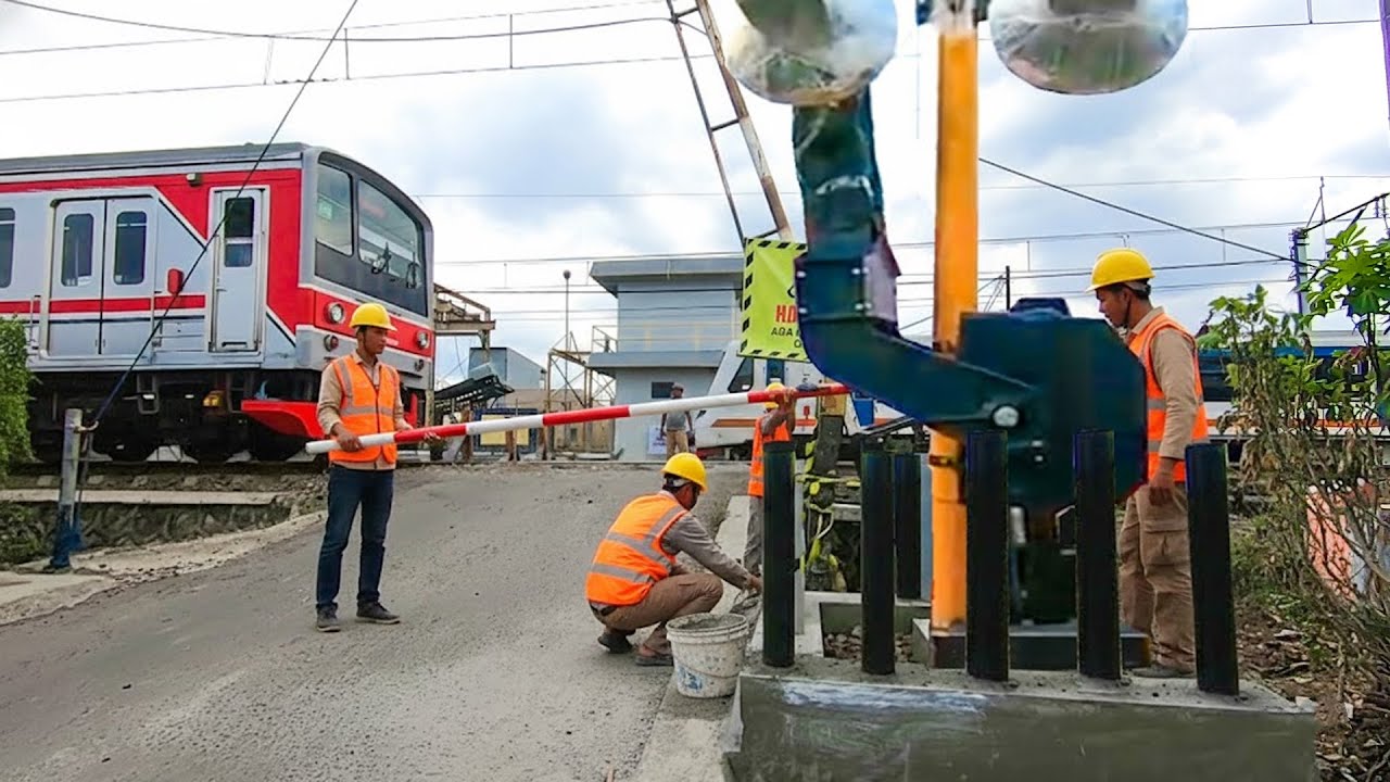 Pondasi Palang Pintu Perlintasan KA Baru Wantech di JPL 8b.1 Cengkareng Jakbar Menunggu Pengeringan