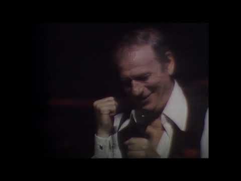 Yves Montand - L'étrangère (Live Performance)