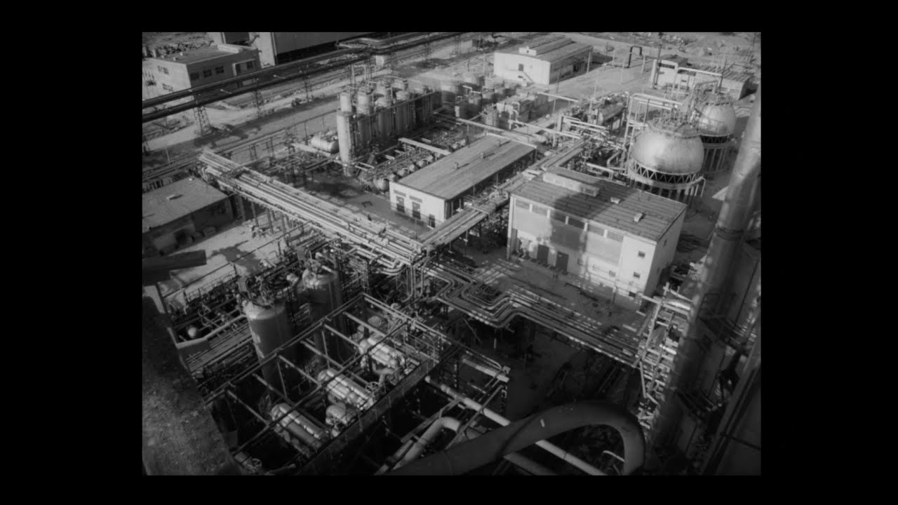 Petrochemia powstawała na oczach tych ludzi.