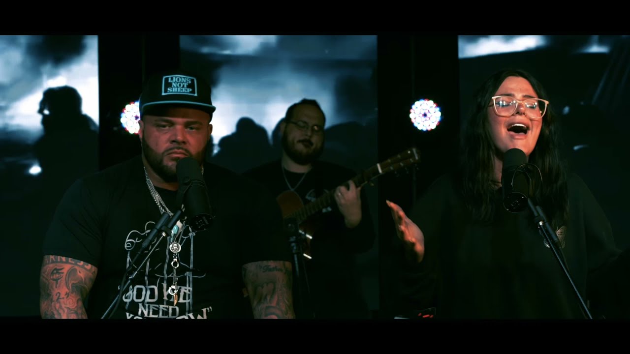 Struggle Jennings & Caitlynne Curtis - God We Need You Now (Acoustic)