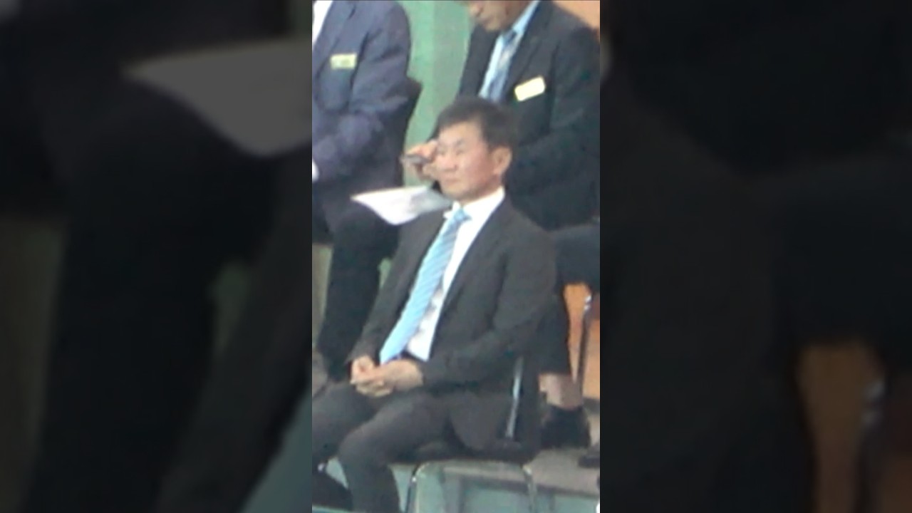 대한축구협회 정몽규 회장, 팬들의 열띤 '정몽규 나가' 떼창에 깜짝 반응 ⚽