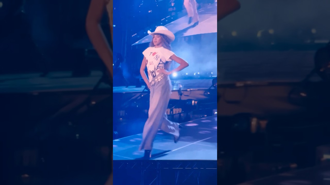 Honey Balenciaga & Blue Ivy at MetLife 🎤