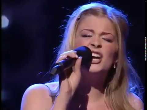 Leann Rimes Performs 'How Do I Live' Live 🎤