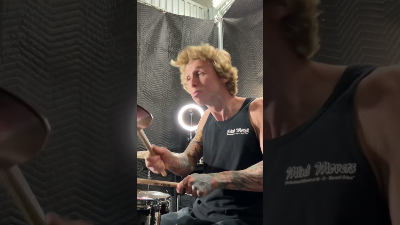 Fountains of Wayne’s Hit Song ‘Stacy’s Mom’ – The 2000s Classic You Can’t Miss 🎶