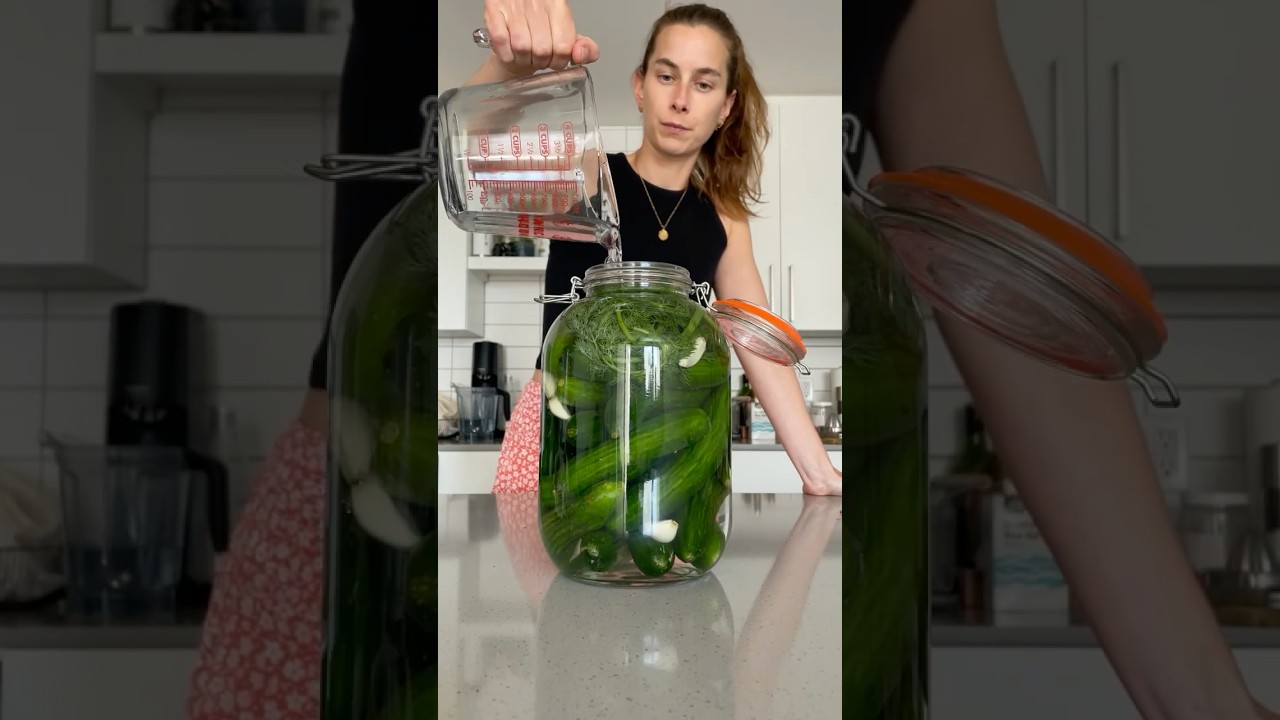 Homemade Garlic Dill Pickles 🥒