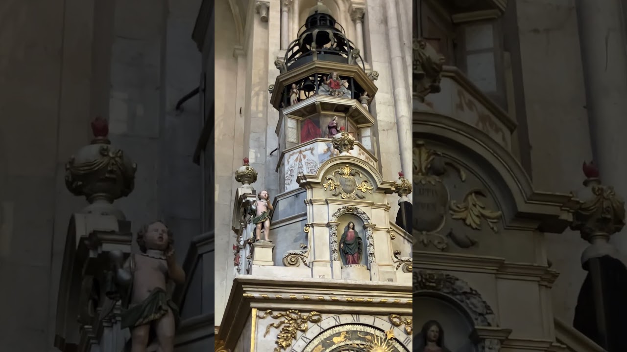 Découvrez l'Horloge Astronomique du XIIIe Siècle à la Cathédrale Saint-Jean ⏰