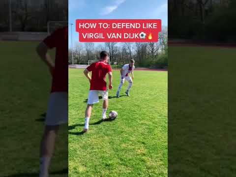 2 TIPS TO DEFEND LIKE VIRGIL VAN DIJK! #soccer #football #fussball #tutorial #foryou #psg #messi