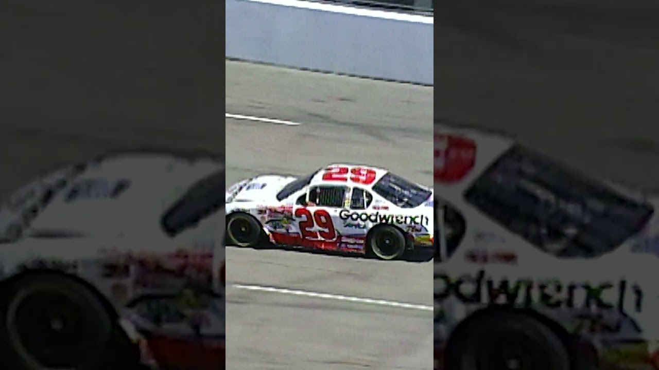 Epic NASCAR Showdown: Bobby Hamilton vs Kevin Harvick at the 2001 Old Dominion 500 🏁