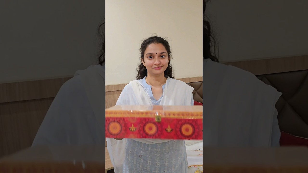 Ramya Moksha Surprises Nagarjuna with a Special Gift 🎁