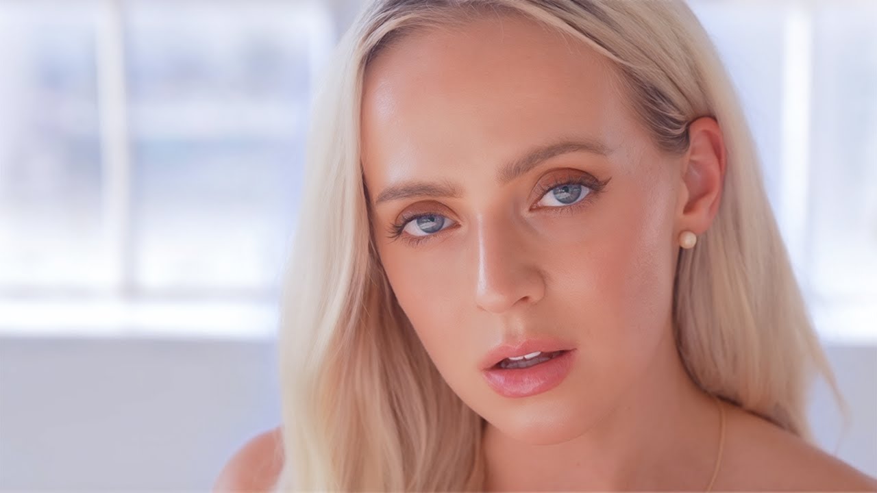 Madilyn Bailey's Stunning Acoustic Cover of KPop Demon Hunters' 'GOLDEN' 🎶