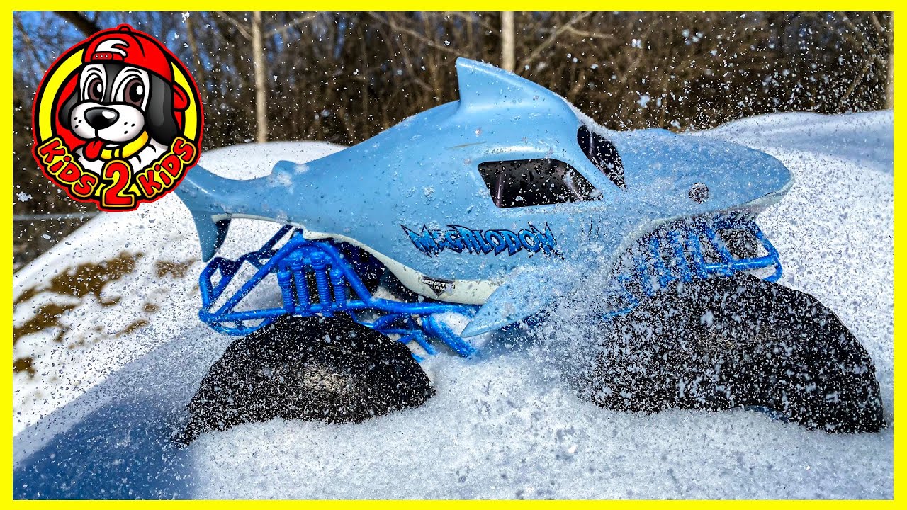 Monster Jam RC Megalodon Storm in Snow ❄️
