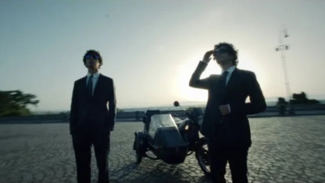 Kazy Lambist & Tutti Fenomeni Perform 'Nasty' Live at L'Olympia 🎶