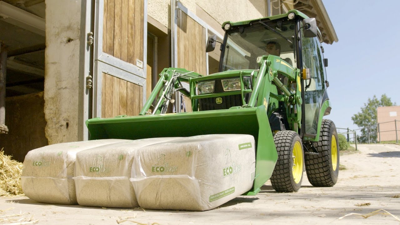 John Deere 2032R with Frontloader for Horse Farms