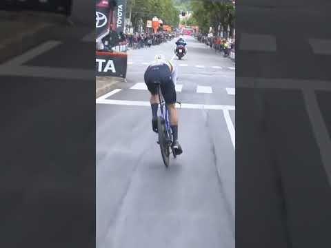Filippo Ganna signals radio fault but still wins Giro d’Italia TT #Shorts